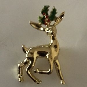 ADORABLE CHRISTMAS REINDEER BROOCH